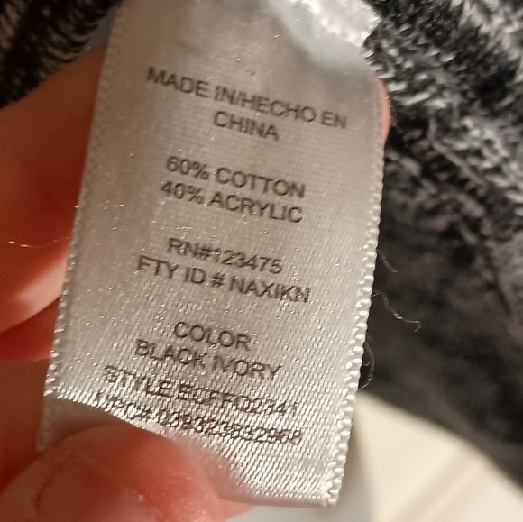 2 FOR $30 Chic Black and Gray ELLEN TRACY Knit Sweater top (#1,218) - Picture 6 of 8